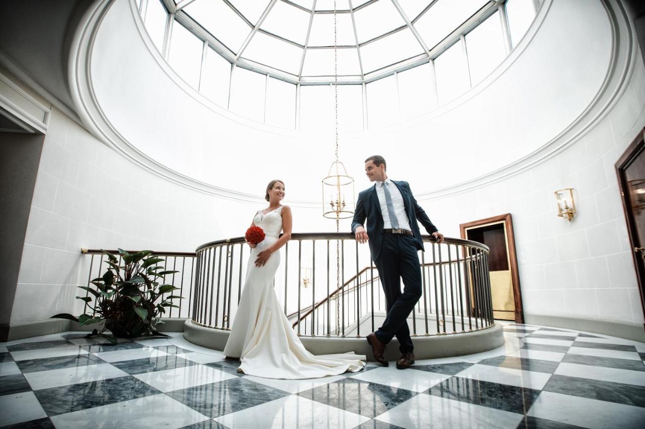 Excelsior Hotel Ernst Am Dom Köln Kültér fotó Wedding couple at the Hotel